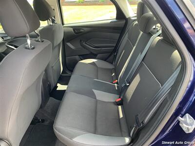 2012 Ford Focus SE - Photo 19 - Pataskala, OH 43062