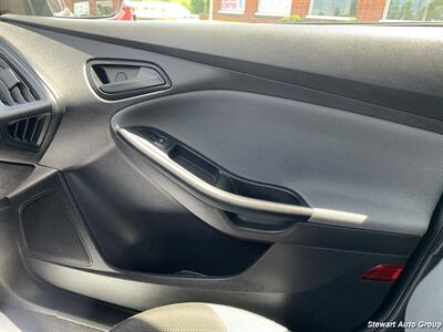 2012 Ford Focus SE - Photo 26 - Pataskala, OH 43062