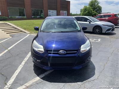 2012 Ford Focus SE - Photo 2 - Pataskala, OH 43062