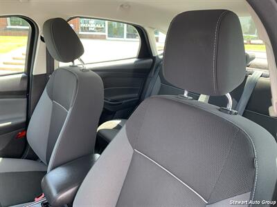 2012 Ford Focus SE - Photo 18 - Pataskala, OH 43062