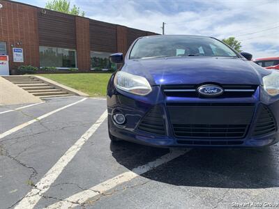 2012 Ford Focus SE - Photo 4 - Pataskala, OH 43062