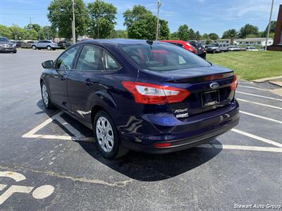 2012 Ford Focus SE - Photo 13 - Pataskala, OH 43062