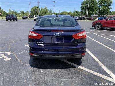 2012 Ford Focus SE - Photo 12 - Pataskala, OH 43062