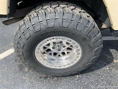 2012 Jeep Wrangler Unlimited Sahara 4x4 - Photo 11 - Pataskala, OH 43062