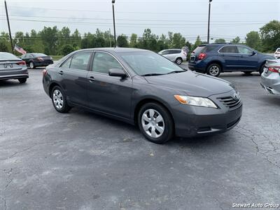 2009 Toyota Camry LE   - Photo 2 - Pataskala, OH 43062