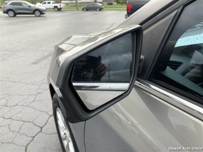 2019 Chevrolet Equinox LT   - Photo 6 - Pataskala, OH 43062