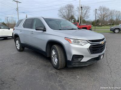 2019 Chevrolet Traverse LS   - Photo 2 - Pataskala, OH 43062