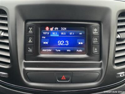 2015 Chrysler 200 S   - Photo 29 - Pataskala, OH 43062