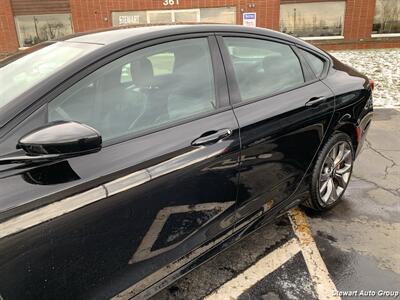 2015 Chrysler 200 S   - Photo 6 - Pataskala, OH 43062