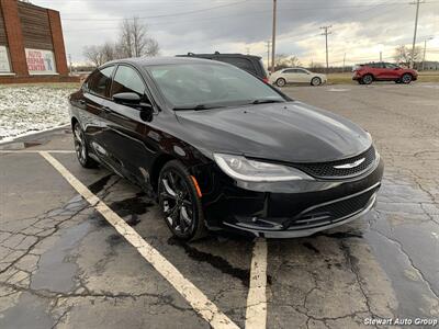 2015 Chrysler 200 S   - Photo 3 - Pataskala, OH 43062