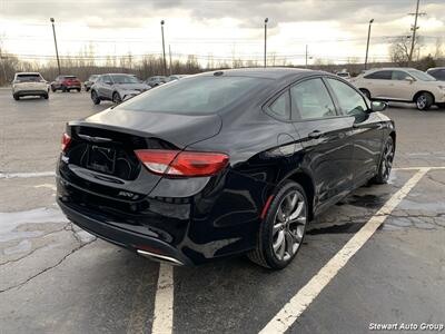 2015 Chrysler 200 S   - Photo 11 - Pataskala, OH 43062