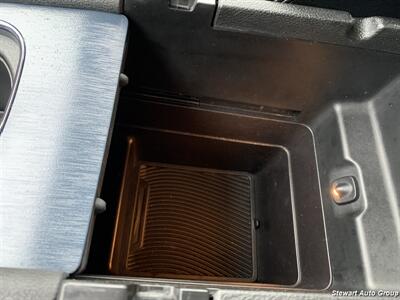 2015 Chrysler 200 S   - Photo 34 - Pataskala, OH 43062