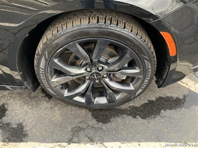 2015 Chrysler 200 S   - Photo 9 - Pataskala, OH 43062