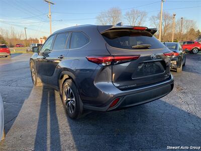 2021 Toyota Highlander XLE   - Photo 5 - Pataskala, OH 43062