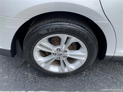 2016 Ford Taurus SE - Photo 11 - Pataskala, OH 43062