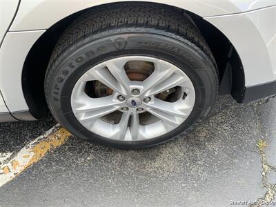 2016 Ford Taurus SE - Photo 15 - Pataskala, OH 43062