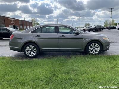 2011 Ford Taurus SEL   - Photo 5 - Pataskala, OH 43062