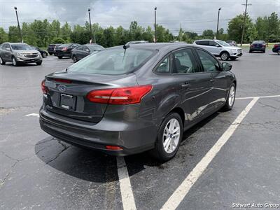 2017 Ford Focus SE - Photo 11 - Pataskala, OH 43062