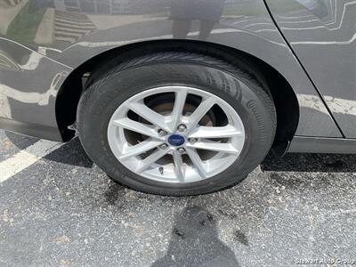 2017 Ford Focus SE - Photo 10 - Pataskala, OH 43062