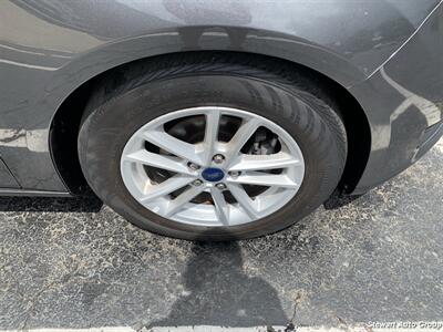 2017 Ford Focus SE - Photo 9 - Pataskala, OH 43062