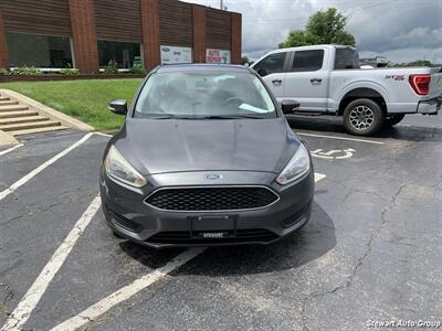 2017 Ford Focus SE - Photo 2 - Pataskala, OH 43062