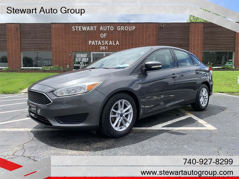 2017 Ford Focus SE   - Photo 1 - Pataskala, OH 43062