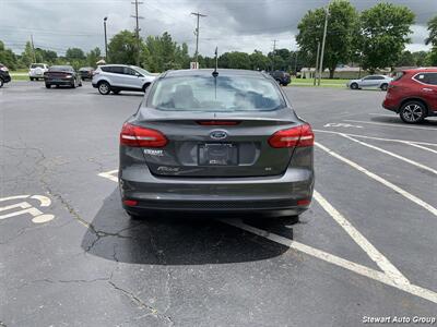 2017 Ford Focus SE - Photo 12 - Pataskala, OH 43062