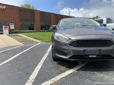 2017 Ford Focus SE - Photo 4 - Pataskala, OH 43062