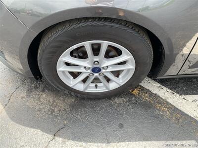 2017 Ford Focus SE - Photo 15 - Pataskala, OH 43062
