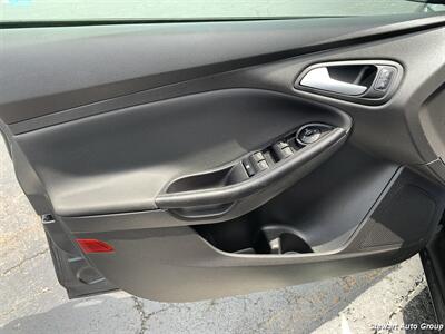 2017 Ford Focus SE - Photo 16 - Pataskala, OH 43062