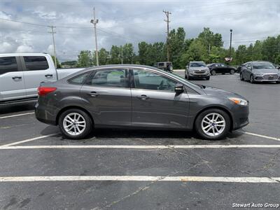 2017 Ford Focus SE - Photo 8 - Pataskala, OH 43062