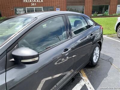 2017 Ford Focus SE - Photo 7 - Pataskala, OH 43062