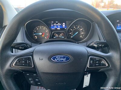 2016 Ford Focus SE   - Photo 25 - Pataskala, OH 43062