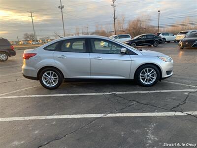 2016 Ford Focus SE   - Photo 8 - Pataskala, OH 43062