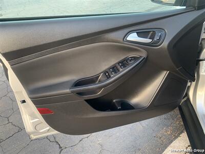 2016 Ford Focus SE   - Photo 16 - Pataskala, OH 43062