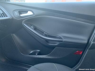 2016 Ford Focus SE   - Photo 27 - Pataskala, OH 43062