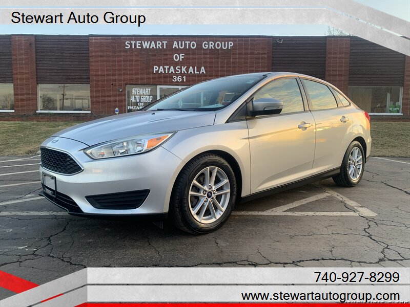 2016 Ford Focus SE   - Photo 1 - Pataskala, OH 43062