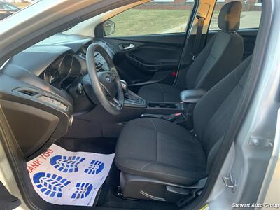 2016 Ford Focus SE   - Photo 17 - Pataskala, OH 43062