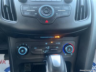 2016 Ford Focus SE   - Photo 32 - Pataskala, OH 43062