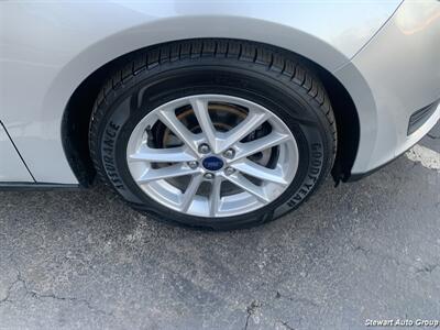 2016 Ford Focus SE   - Photo 9 - Pataskala, OH 43062