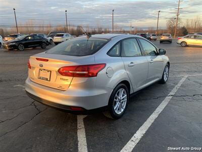 2016 Ford Focus SE   - Photo 11 - Pataskala, OH 43062