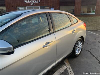 2016 Ford Focus SE   - Photo 6 - Pataskala, OH 43062