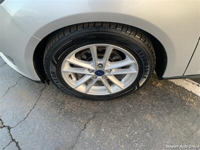 2016 Ford Focus SE   - Photo 15 - Pataskala, OH 43062