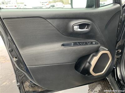 2017 Jeep Renegade Sport 4x4   - Photo 16 - Pataskala, OH 43062