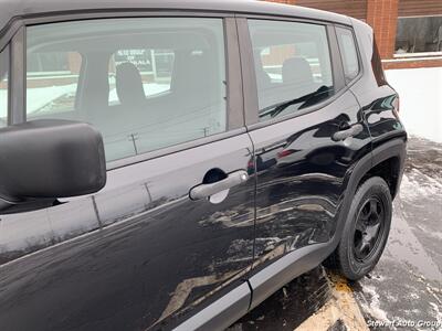 2017 Jeep Renegade Sport 4x4   - Photo 6 - Pataskala, OH 43062