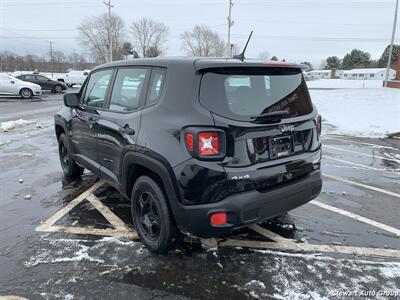 2017 Jeep Renegade Sport 4x4   - Photo 12 - Pataskala, OH 43062