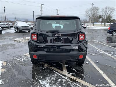 2017 Jeep Renegade Sport 4x4   - Photo 11 - Pataskala, OH 43062