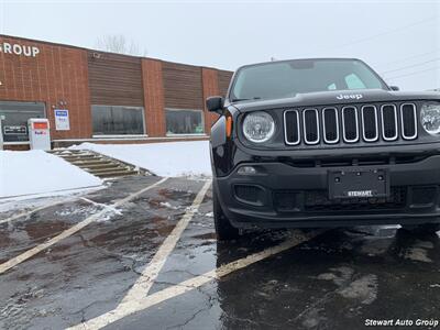 2017 Jeep Renegade Sport 4x4   - Photo 4 - Pataskala, OH 43062