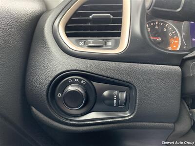 2017 Jeep Renegade Sport 4x4   - Photo 24 - Pataskala, OH 43062