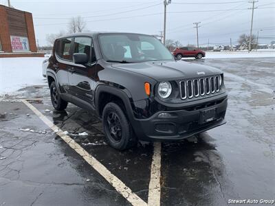 2017 Jeep Renegade Sport 4x4   - Photo 3 - Pataskala, OH 43062